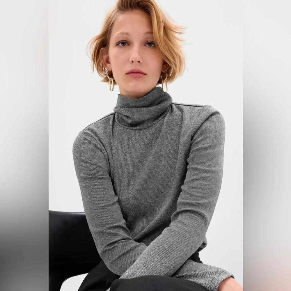GAP Rib Metallic Turtleneck in‎ Silver Gray